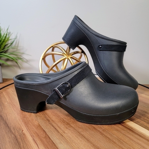 CROCS Sarah Clogs Heels Strap and Buckle Size 9 - Picture 17 of 17